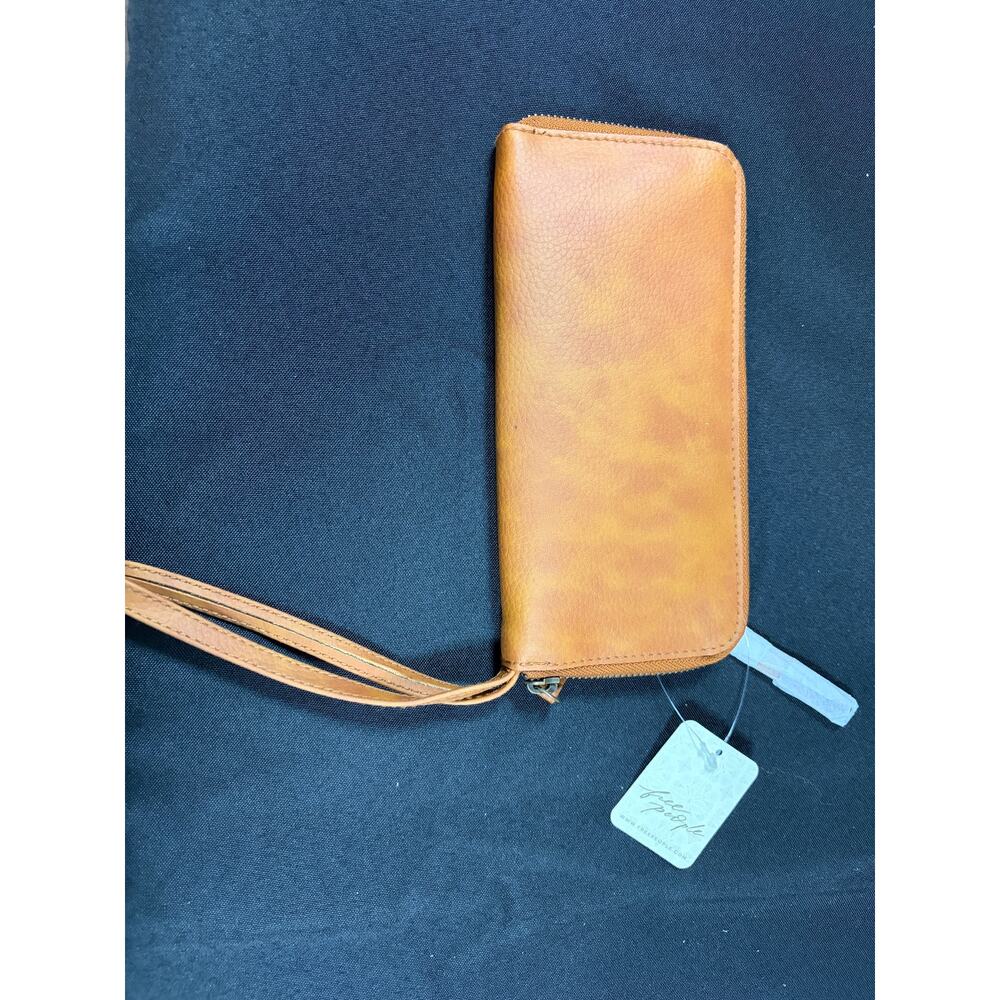 Free People Vegan Leather Zip Wristlet Wallet | NWT | Minimal Chic - Picture 2 of 7